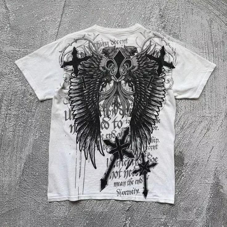 Gothic Streetwear Brand - Camiseta Y2K Gótica con Cruz de