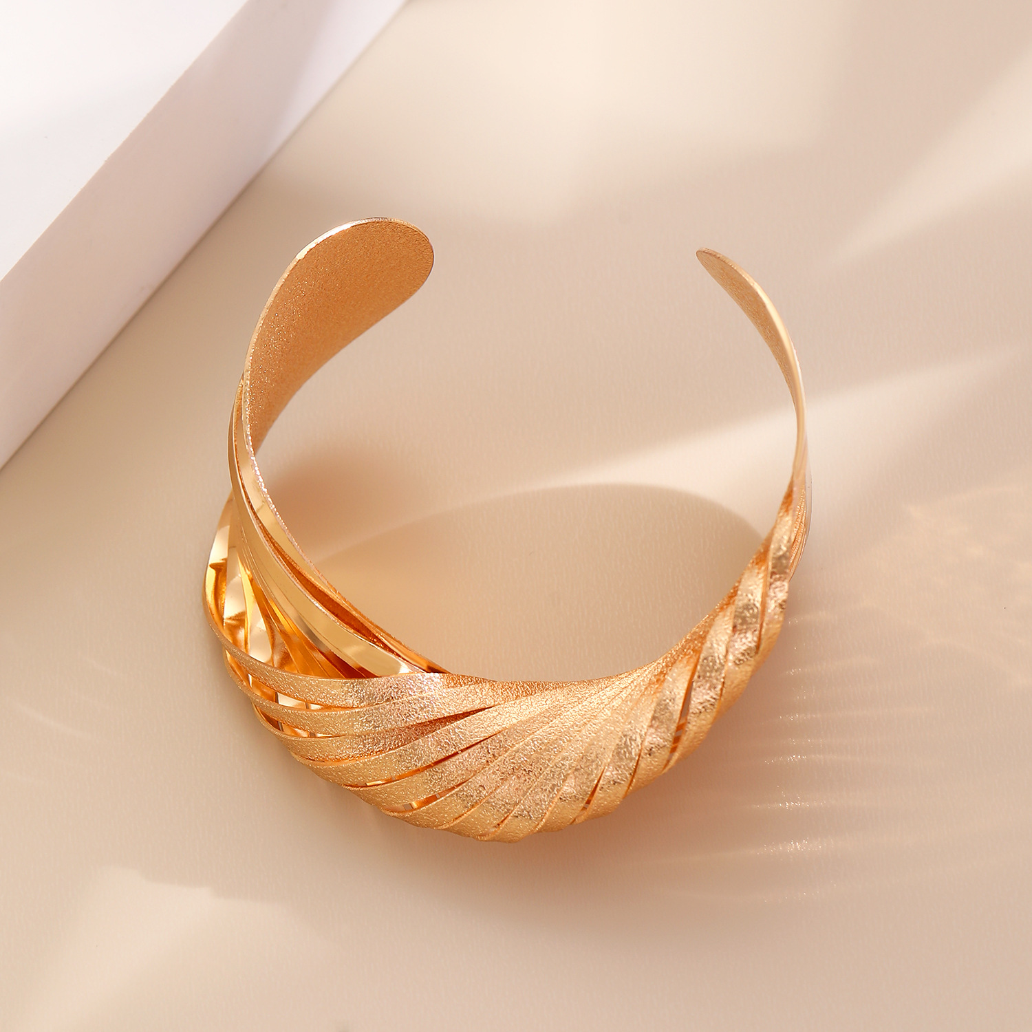 Brazalete con diseño de línea  - Streetwear Brand Accessories reseña y precio